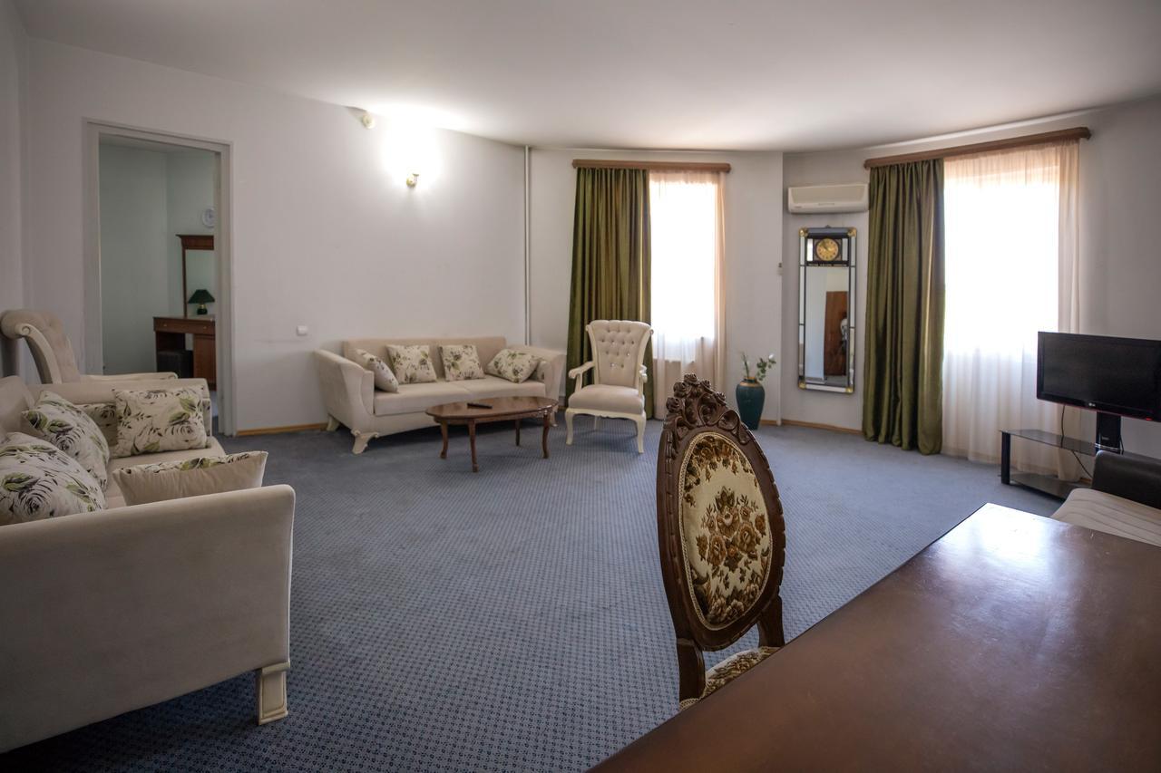 גורי Leader Hotel מראה חיצוני תמונה
