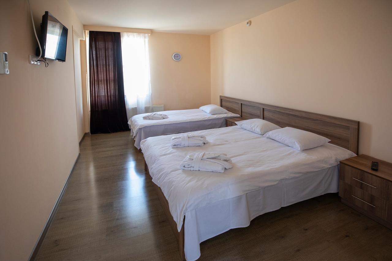 גורי Leader Hotel מראה חיצוני תמונה