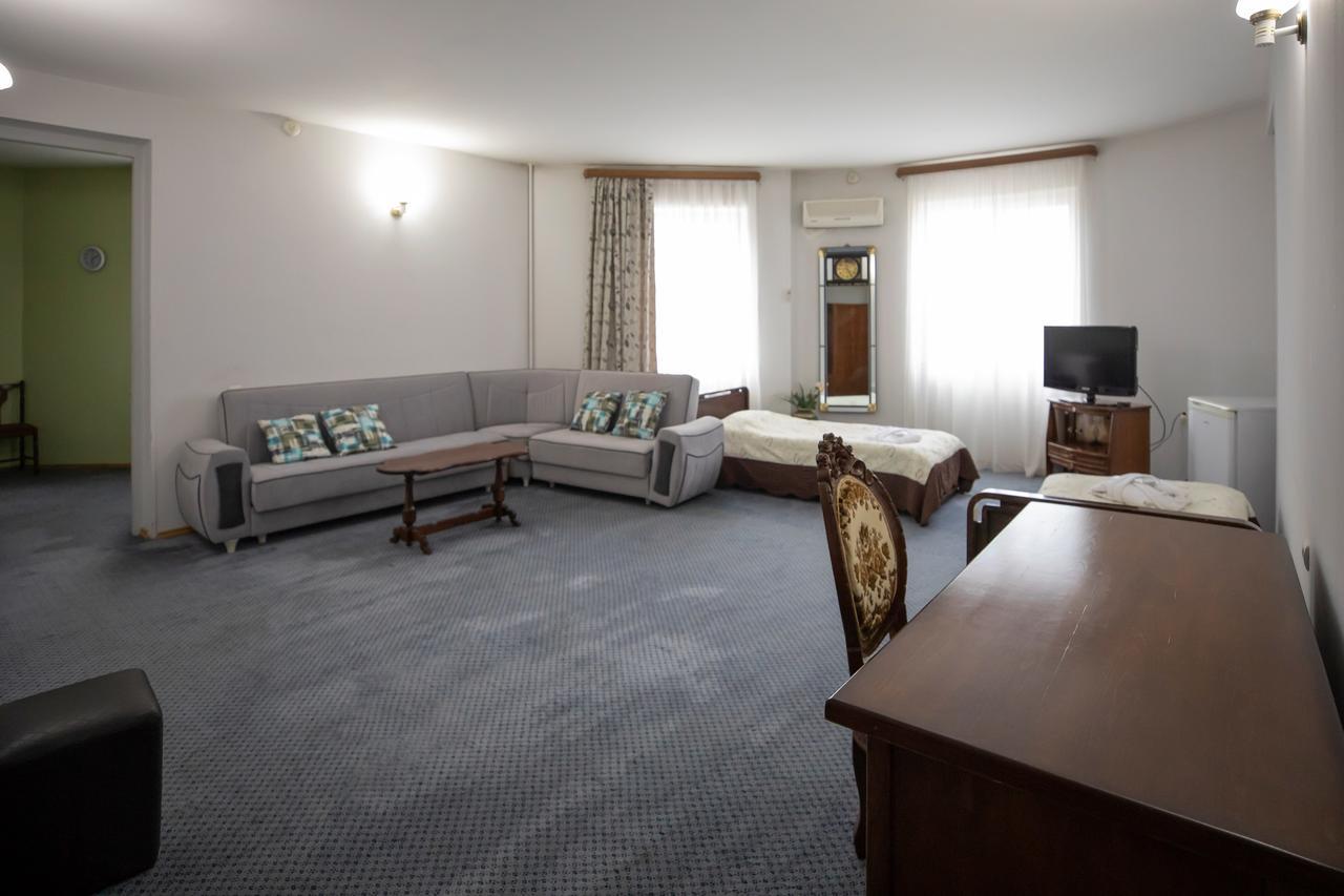 גורי Leader Hotel מראה חיצוני תמונה