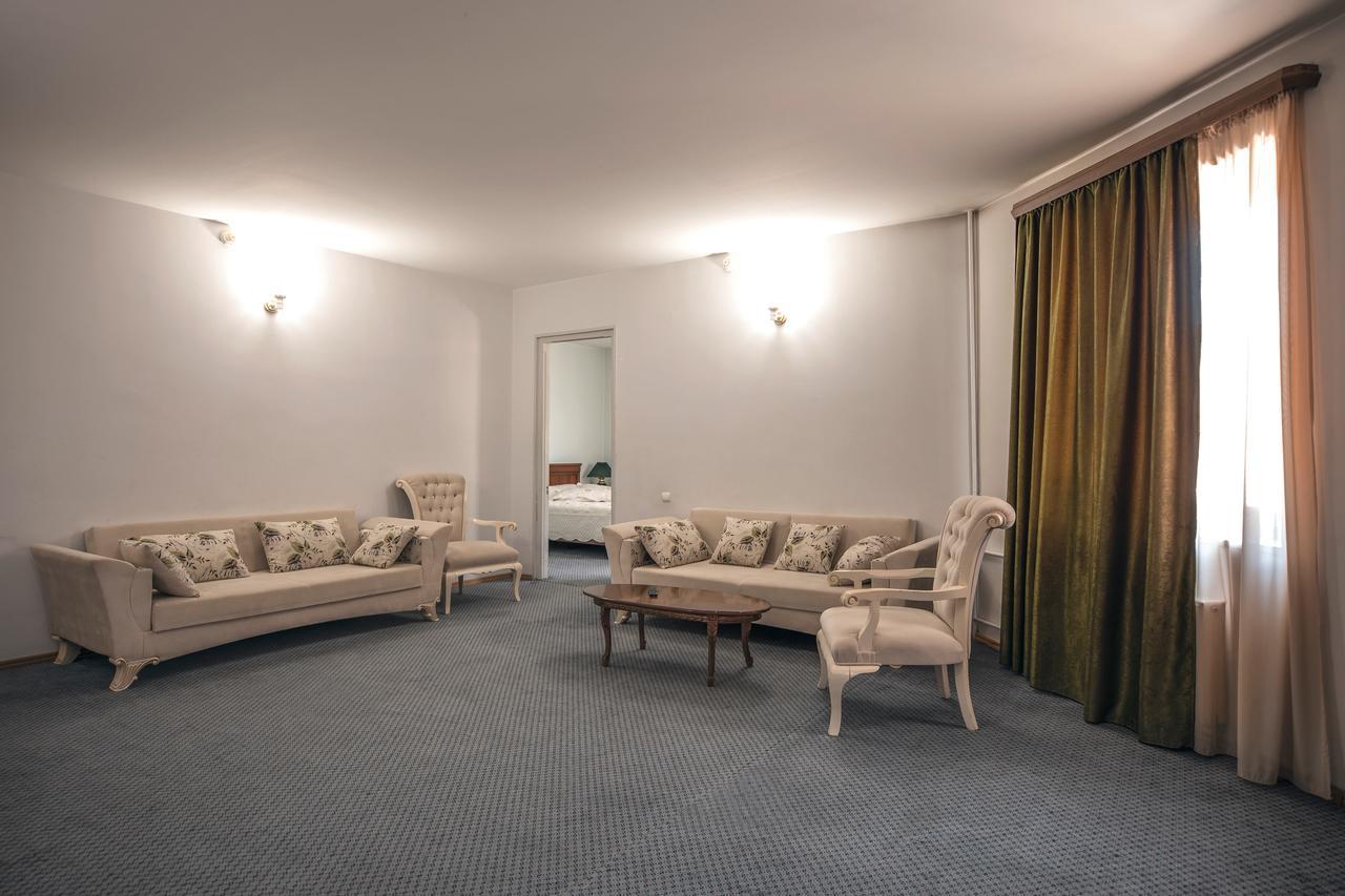 גורי Leader Hotel מראה חיצוני תמונה